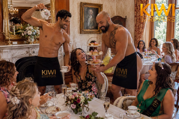 4hrs - 2 Nude Waiters with Aprons - Uncensored