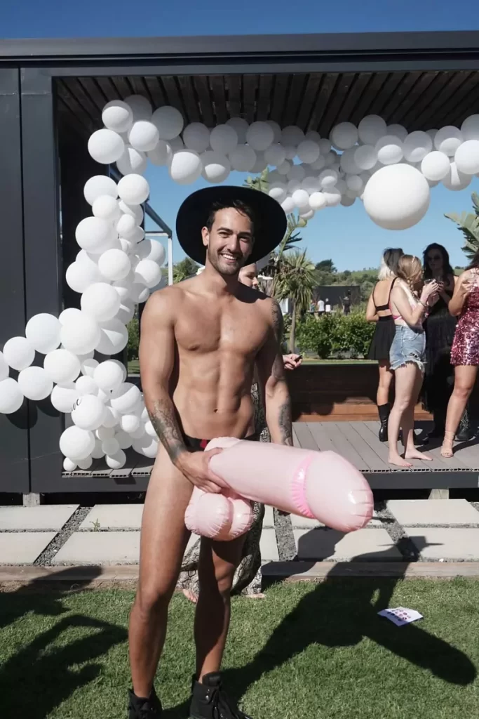 Male Lap Dance Stripper Hens Do